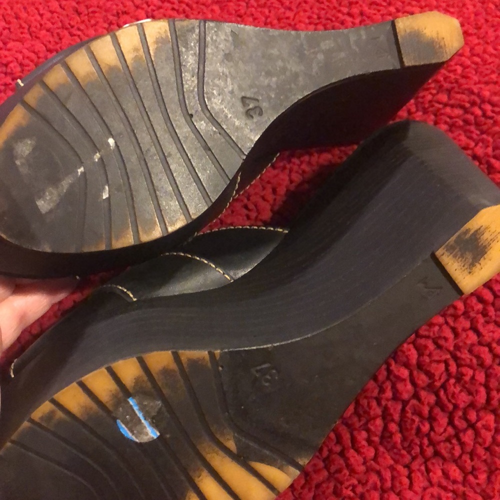Shoes - Picture 4 of 6